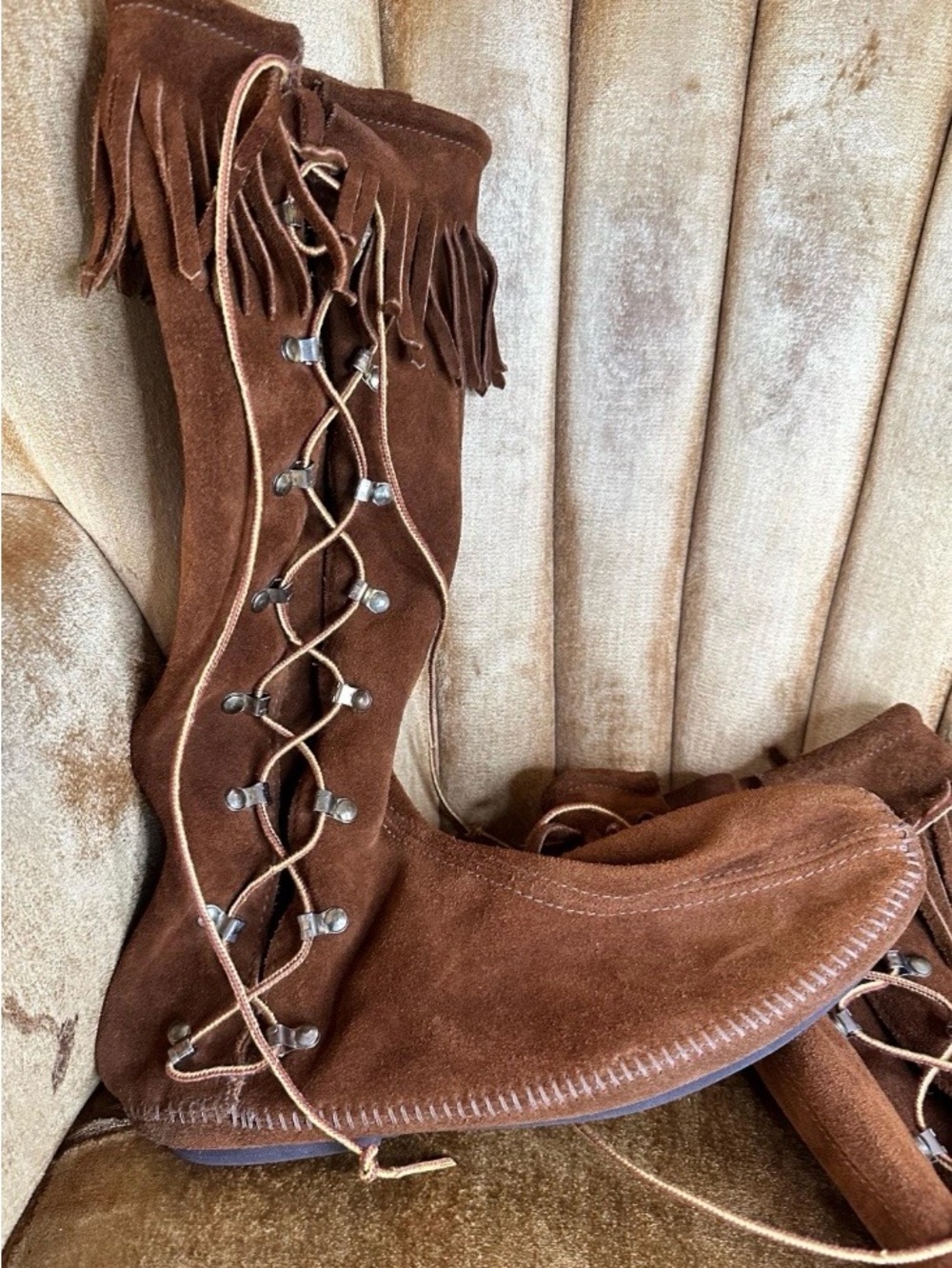 Vintage Minnetonka Women’s Tall Lace Up Moccasin Boots Size 12 Brown Suede Boho - Picture 3 of 11